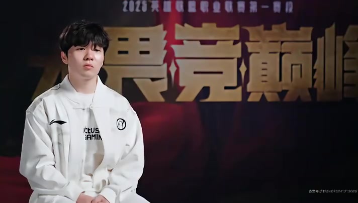 png电子平台得稳住啊！场中采访Rookie：不管什么版本，中单都需要打好团战