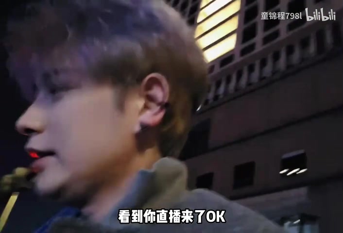 png电子网站童锦程开法拉利路遇外卖小哥粉丝 被问为啥经常和外卖员合影：因为他们辛苦呀~