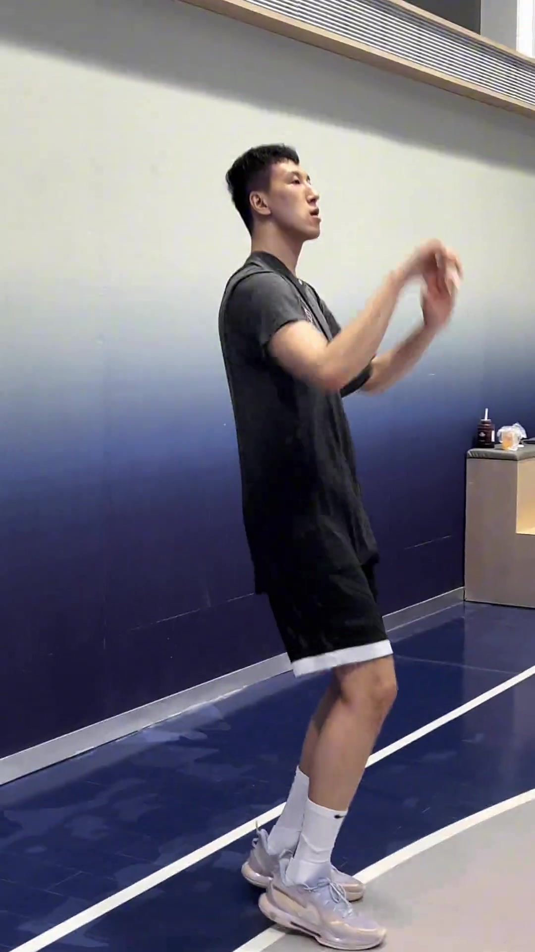 png电子官网国家队好好表现！杜润旺过年不断训练：石匠敲击石头的101次