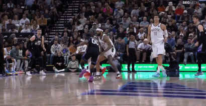 电子png游戏这也进？！克拉克森接连不讲理失衡三分干拔命中 末节连中4记了！