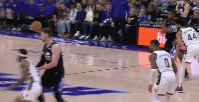 电子png游戏这也进？！克拉克森接连不讲理失衡三分干拔命中 末节连中4记了！