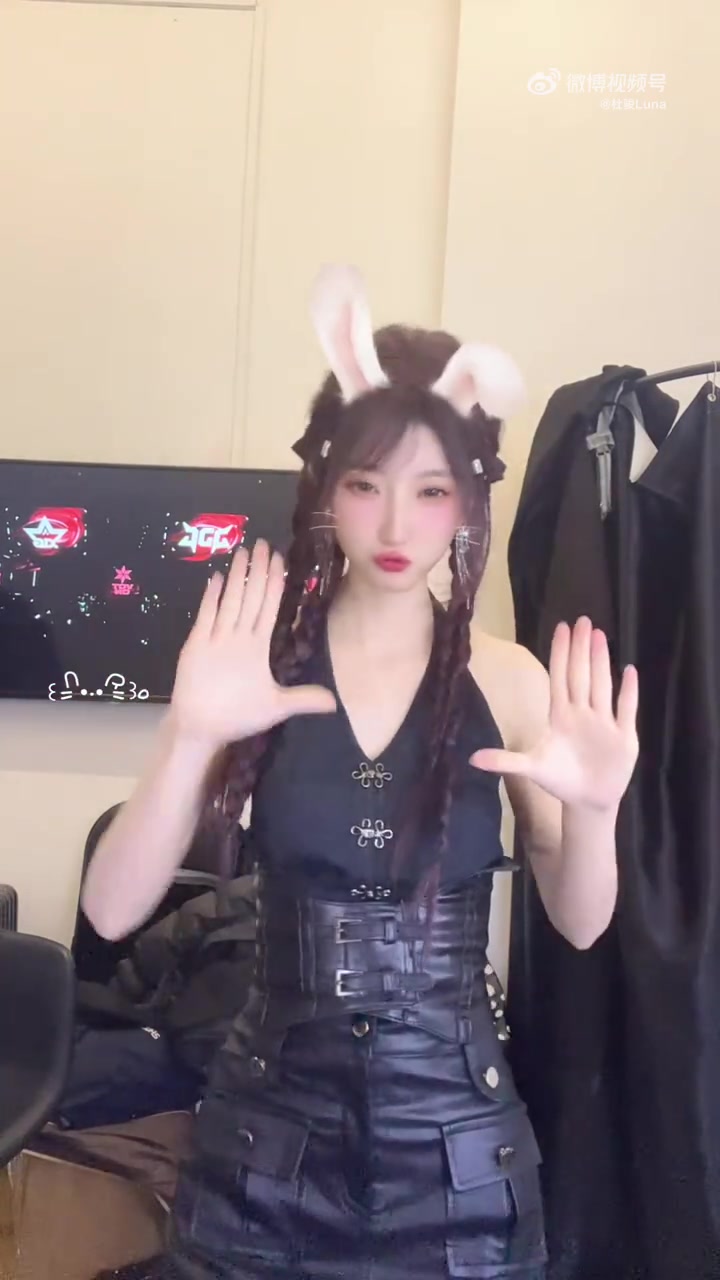 png电子无畏契约主持杜骏分享视频：新年shake it，你认识这套皮肤吗？