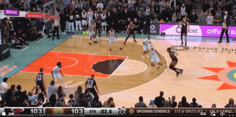 png电子官网自信！阿德巴约无视两人防守 干拔中投压哨绝杀