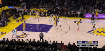 png电子平台来个下马威！马克-威廉姆斯顺下 长臂劈扣轻取两分