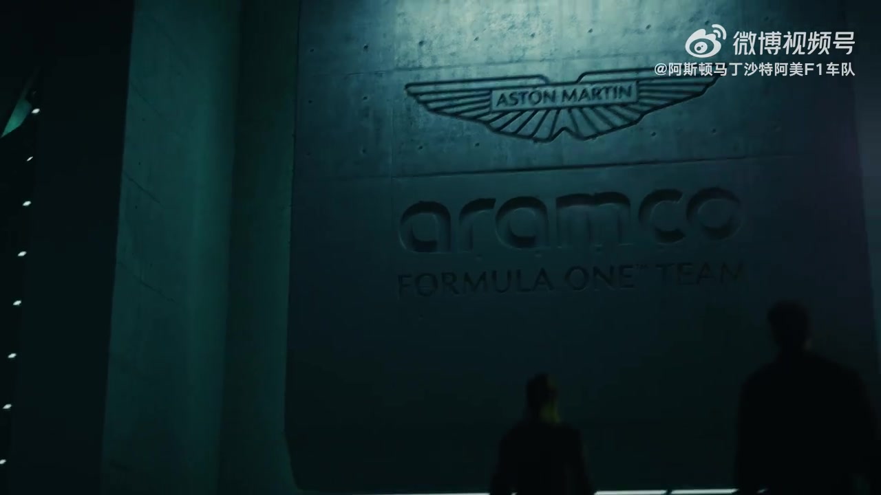 png电子平台全力冲击新赛季F1！阿斯顿马丁车队发布新车AMR25：绿黑色调