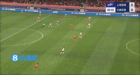 png电子官网神扑！古斯塔沃点球点附近左脚怒射，被吴亚珂奋力扑出