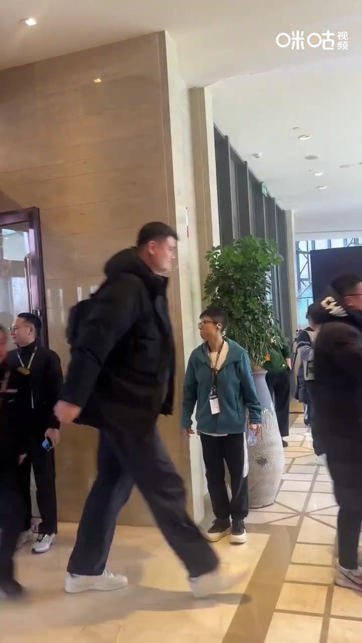 png电子大姚来了！前篮协主席姚明抵达全明星酒店