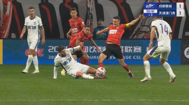 电子png游戏媒体人谈周定洋染红:判罚标准的矫枉过正,他很难预料会踩到脚踝