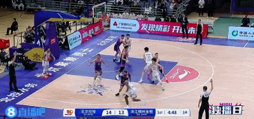 png电子官网真够难的！吴前接球晃过防守命中漂移三分