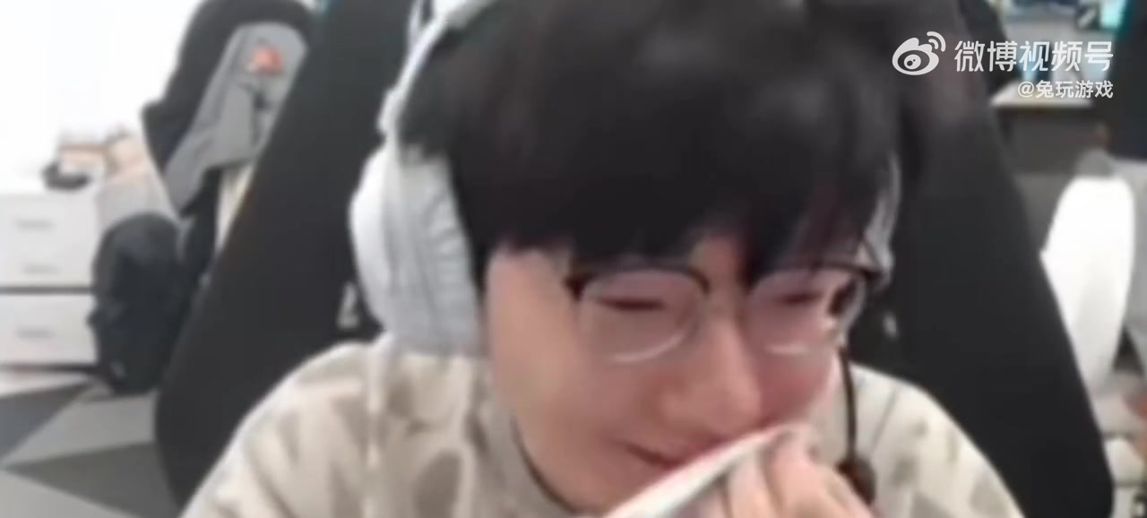 png电子网站Tian:当我第一次摸到鼠标和键盘的时候，我就跟我爸说要么打职业