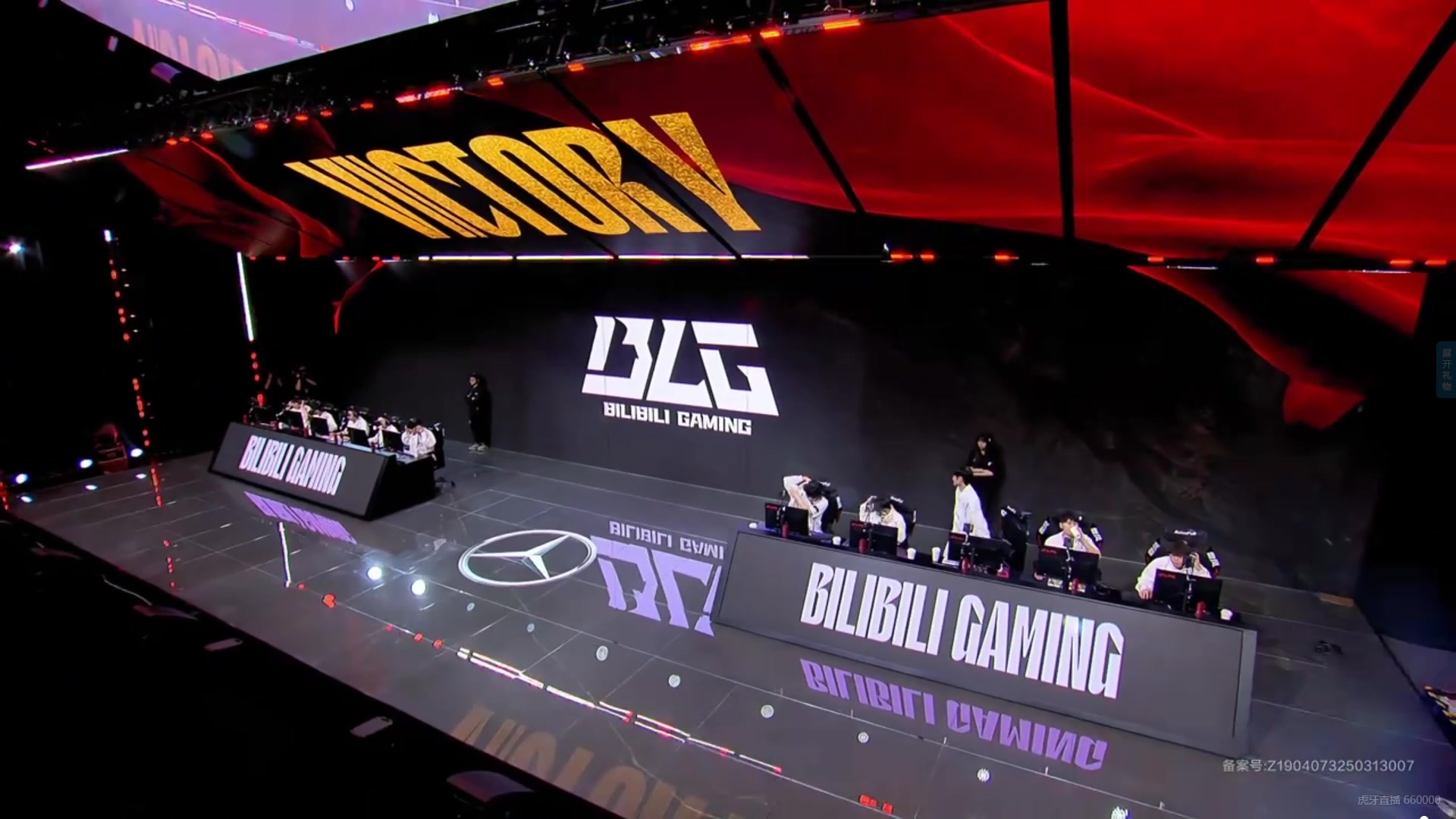 png电子平台BO3打习惯了？😂WBG不敌BLG后 Light和Xiaohu忘了要握手 准备去后台