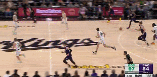 png电子苦苦支撑！拉文连续上篮得手后飙中三分 个人独得8分率队咬住