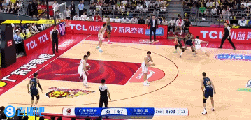 png电子平台👀徐杰：赛前杜导说这场就是摔跤&打架 哈维只配在上海嚣张