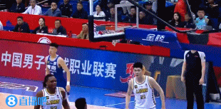 png电子网站🤪师从莫兰特？青岛外援鲍威尔打中后 做出“扔手雷”姿势庆祝