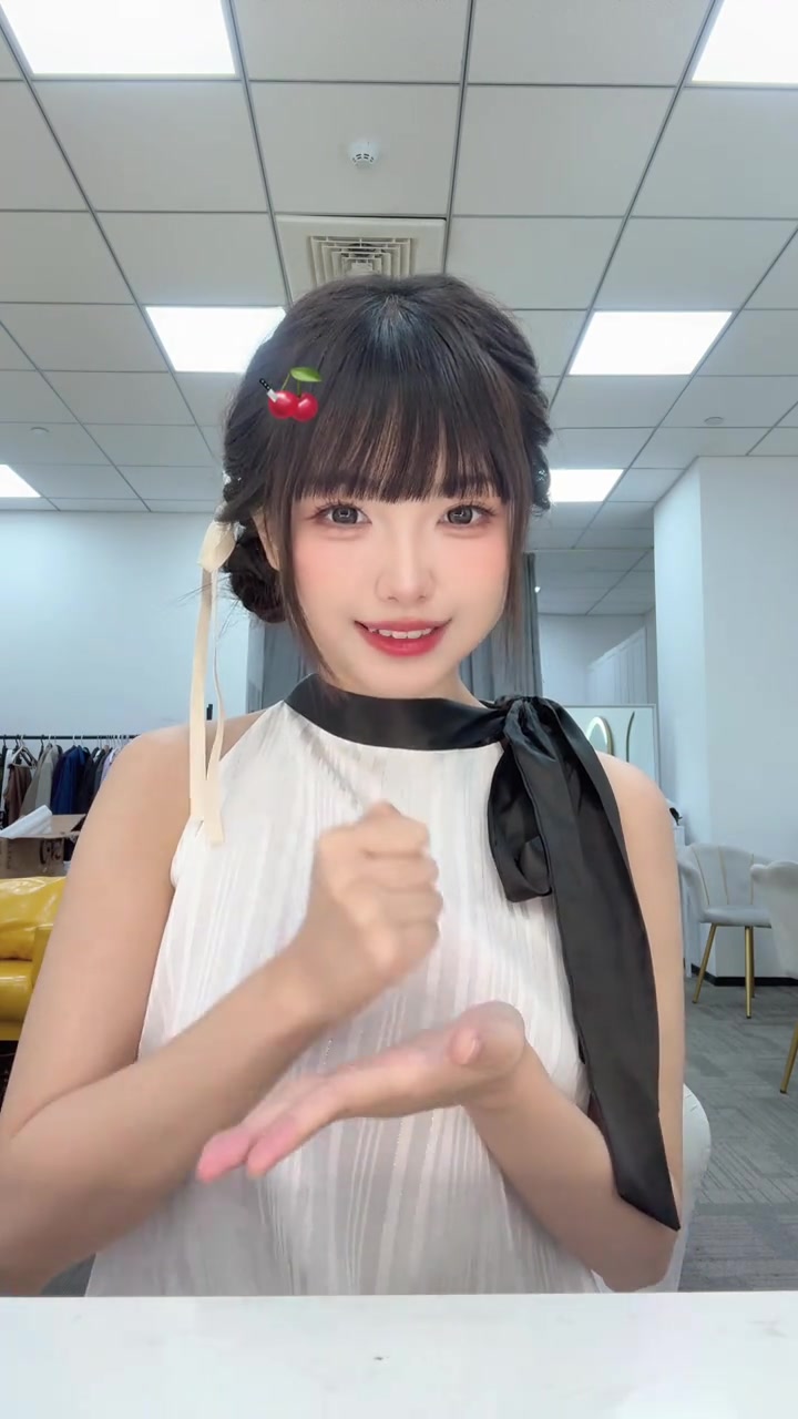 png电子主持周敢敢分享视频：今天没有文案🍒