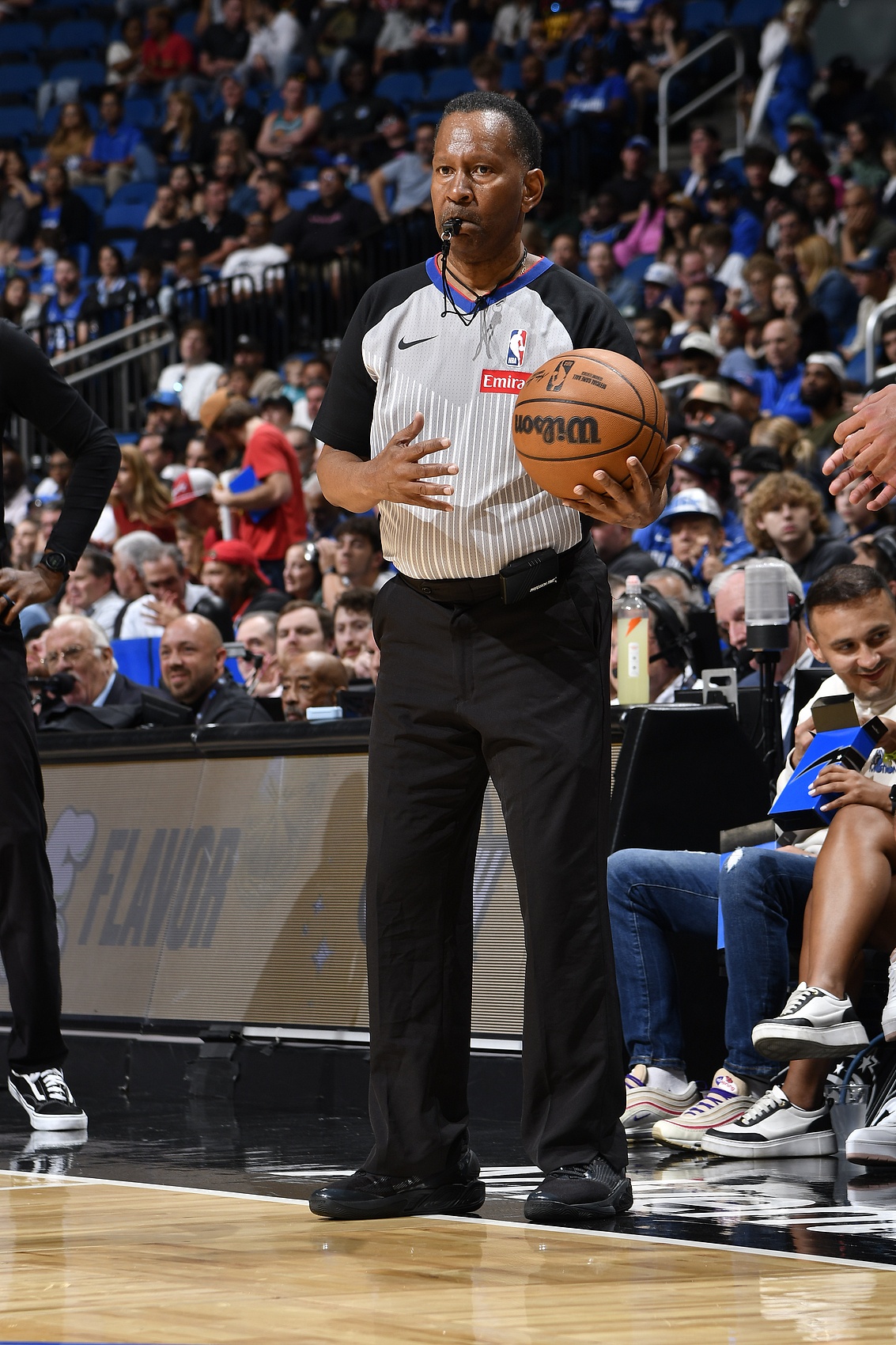 png电子网站总决赛G3裁判组：主裁卡珀斯&副裁托尼兄弟 回放中心扎克-扎巴